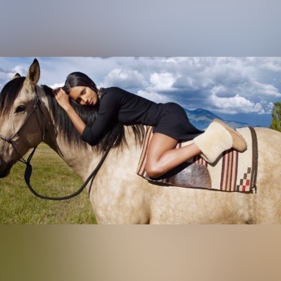 UGG ❤️❤️ BOOTS - Picture 7 of 9